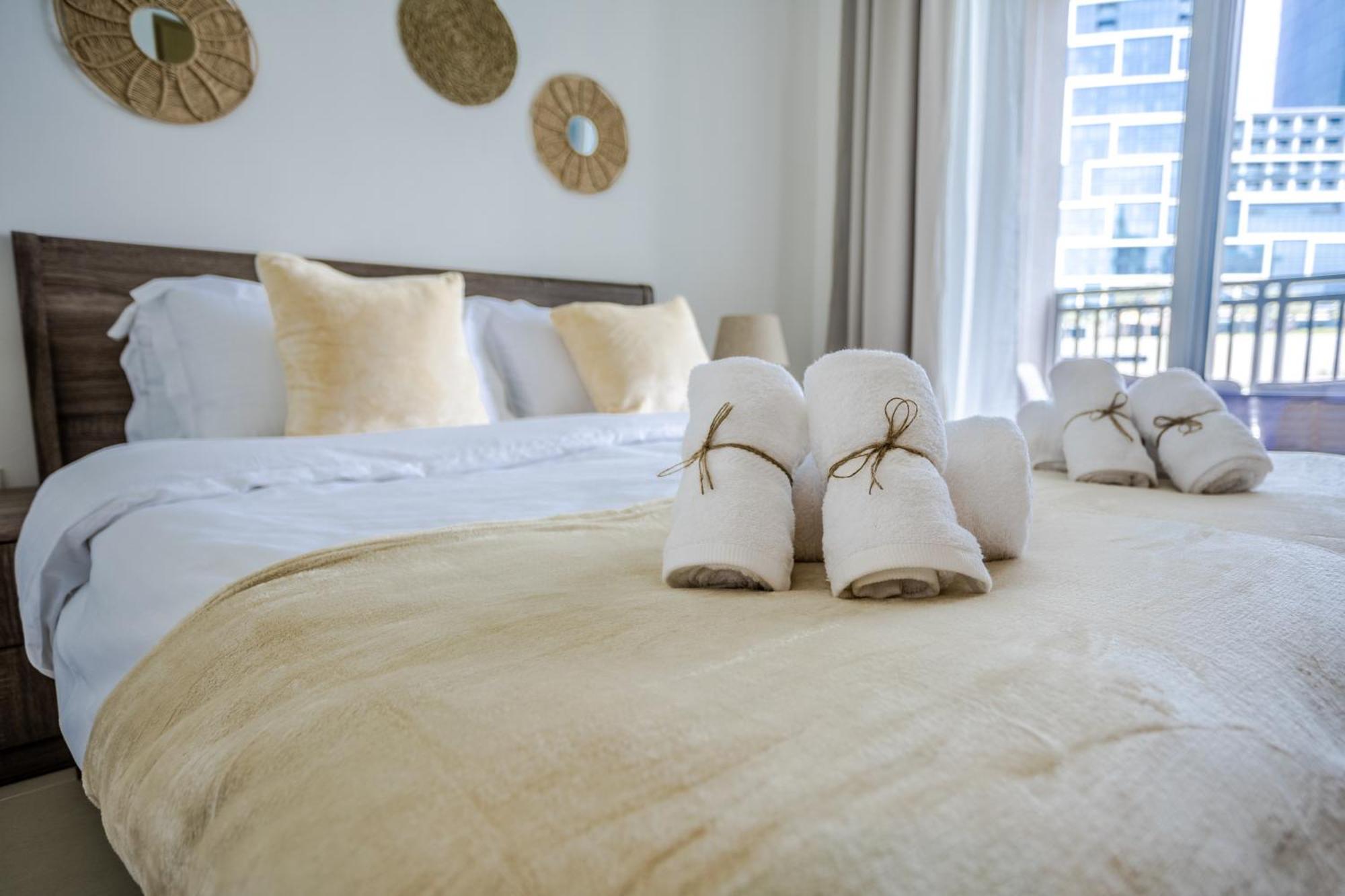 Waves Holiday Home - Waterfront Apartment With Breathtaking Sea Views Dubai Buitenkant foto